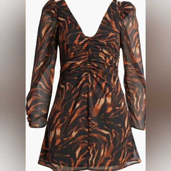 NWT Topshop Ruched Tiger Print Billow Sleeve V Front and Back Size 2P Dress - Picture 10 of 10